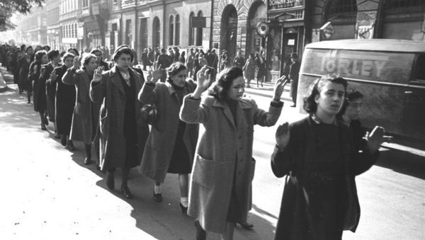 Hungarian Jews being rounded up in Budapest during the Second World War. Hungarian Jews being rounded up in Budapest during the Second World War. - Sputnik International
