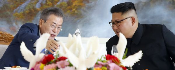South Korean President Moon Jae-in, left, talks with North Korean leader Kim Jong Un at Okryu-Gwan restaurant in Pyongyang, North Korea, Wednesday, Sept. 19, 2018 South Korean President Moon Jae-in, left, talks with North Korean leader Kim Jong Un at Okryu-Gwan restaurant in Pyongyang, North Korea, Wednesday, Sept. 19, 2018 - Sputnik International