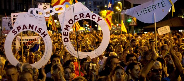 Pro-independence demonstrators gather to mark one year of the Spanish police raid and protest which lead to the imprisonment of the leaders of Catalonia's main pro-independence movements in Barcelona, Spain, September 20, 2018. Pro-independence demonstrators gather to mark one year of the Spanish police raid and protest which lead to the imprisonment of the leaders of Catalonia's main pro-independence movements in Barcelona, Spain, September 20, 2018. - Sputnik International