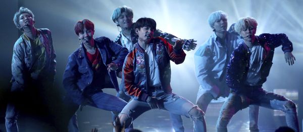 BTS performs DNA at the American Music Awards at the Microsoft Theater on Sunday, Nov. 19, 2017, in Los Angeles BTS performs DNA at the American Music Awards at the Microsoft Theater on Sunday, Nov. 19, 2017, in Los Angeles - Sputnik International
