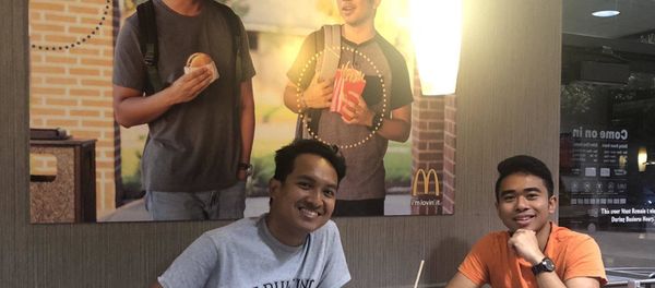 Two friends wanted to see more Asian representation in McDonald's ads. So, they hung up a photo of themselves in a Texas restaurant. - Sputnik International