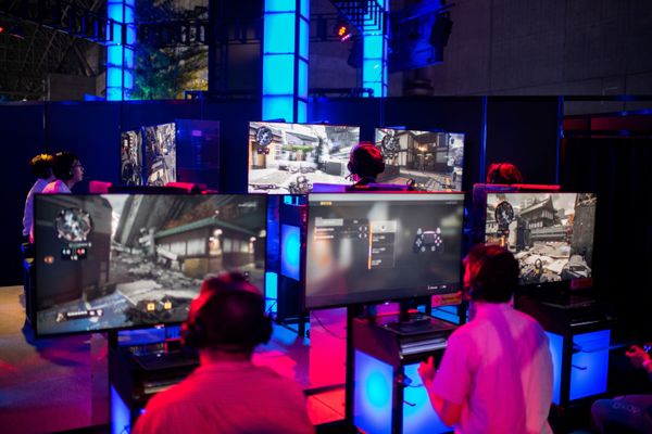 Visitors Playing Call of Duty at Tokyo Game Show - Sputnik International