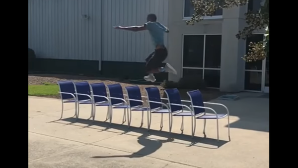 Guy Leaps Over Chairs - Sputnik International
