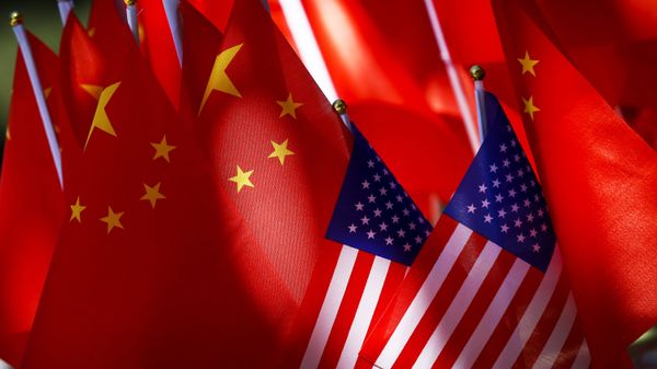 In this Sept. 16, 2018, photo, American flags are displayed together with Chinese flags on top of a trishaw in Beijing.  - Sputnik International