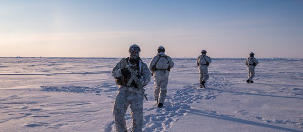 Fighters of a special ops unit of the Chechen Republic's Ministry of the Interior during a drill near the North Pole - Sputnik International