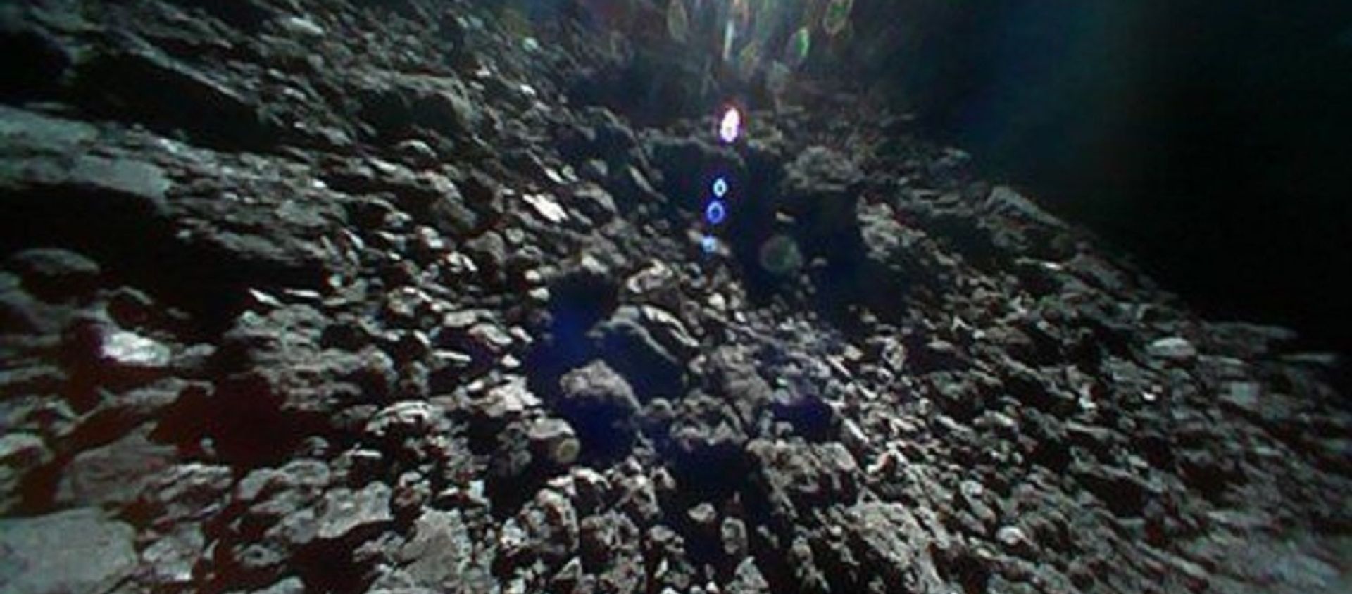 A photo taken from the surface of Ryugu asteroid A photo taken from the surface of Ryugu asteroid - Sputnik International, 1920, 04.03.2021