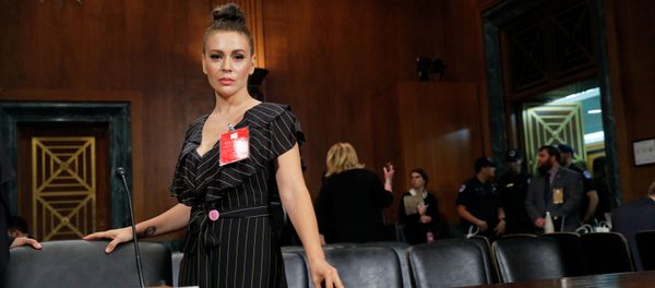 Actor Alyssa Milano stands in the hearing room after the conclusion of testimony before a Senate Judiciary Committee confirmation hearing for Kavanaugh by Professor Christine Blasey Ford, who has accused U.S. Supreme Court nominee Brett Kavanaugh of a sexual assault in 1982, on Capitol Hill in Washington, U.S., September 27, 2018 - Sputnik International