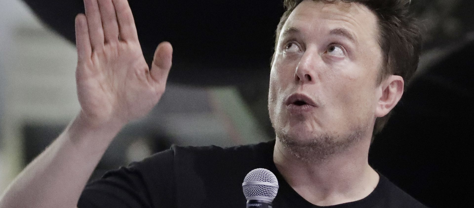 SpaceX founder and chief executive Elon Musk speaks after announcing Japanese billionaire Yusaku Maezawa as the first private passenger on a trip around the moon, Monday, Sept. 17, 2018, in Hawthorne, Calif SpaceX founder and chief executive Elon Musk speaks after announcing Japanese billionaire Yusaku Maezawa as the first private passenger on a trip around the moon, Monday, Sept. 17, 2018, in Hawthorne, Calif - Sputnik International, 1920, 10.01.2021