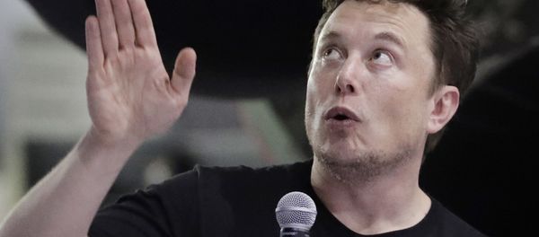 SpaceX founder and chief executive Elon Musk speaks after announcing Japanese billionaire Yusaku Maezawa as the first private passenger on a trip around the moon, Monday, Sept. 17, 2018, in Hawthorne, Calif SpaceX founder and chief executive Elon Musk speaks after announcing Japanese billionaire Yusaku Maezawa as the first private passenger on a trip around the moon, Monday, Sept. 17, 2018, in Hawthorne, Calif - Sputnik International