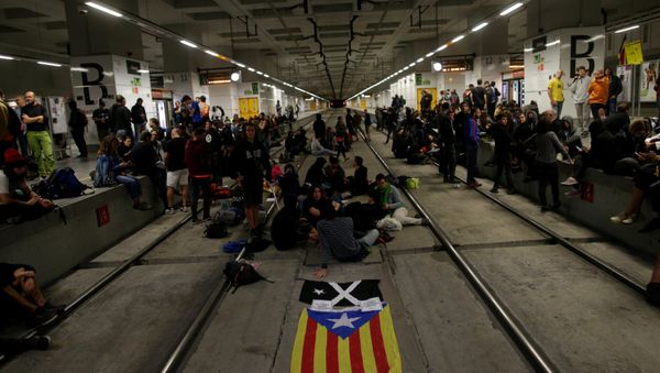Catalan separatist protesters block the tracks of high speed train as they mark the first anniversary of Catalonia's banned independence referendum in Girona, Spain, October 1, 2018 Catalan separatist protesters block the tracks of high speed train as they mark the first anniversary of Catalonia's banned independence referendum in Girona, Spain, October 1, 2018 - Sputnik International