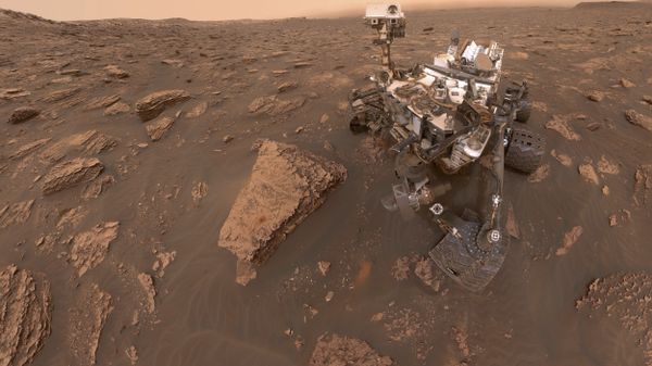 This composite image made from a series of June 15, 2018 photos shows a self-portrait of NASA's Curiosity Mars rover in the Gale Crater - Sputnik International