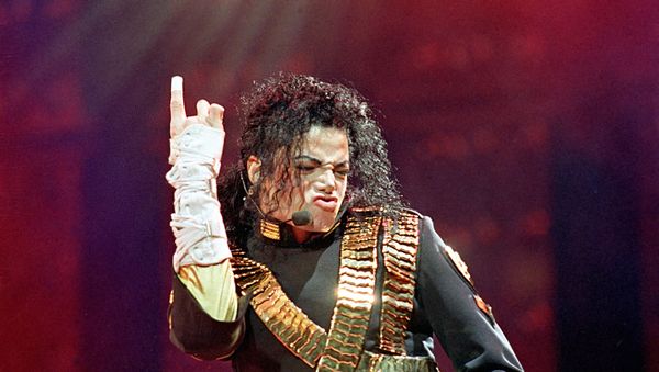 American pop star Michael Jackson performs during his Dangerous tour in Bankok, 25 August 1993.  - Sputnik International