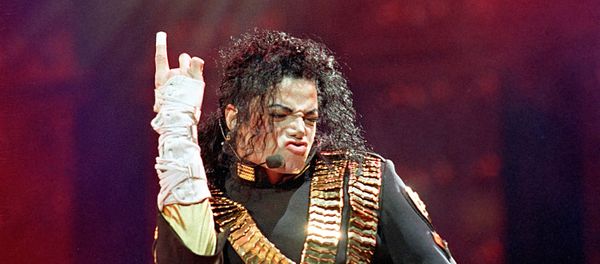 American pop star Michael Jackson performs during his Dangerous tour in Bankok, Aug. 25, 1993. American pop star Michael Jackson performs during his Dangerous tour in Bankok, Aug. 25, 1993. - Sputnik International