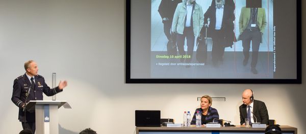 (L/R): Head of Dutch Military Intelligence and Security Service Onno Eichelsheim, Minister of Defence Ank Bijleveld and British ambassador Peter Wilson attend a press conference of the Dutch Military Intelligence and Security Service (MIVD) at The Hague, The Netherlands, on October 4, 2018 - Sputnik International