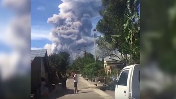 Soputan volcano erupts Soputan volcano erupts - Sputnik International