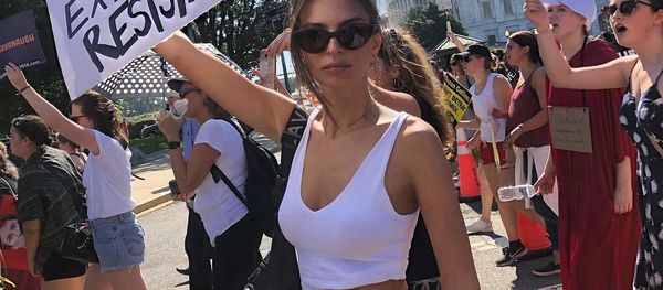 Emily Ratajkowski - Sputnik International