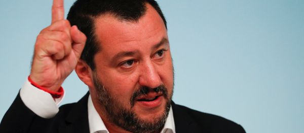 Italy's Interior Minister Matteo Salvini gestures during a news conference with Prime Minister Giuseppe Conte after to approve a new decree of the measures on immigration and security at Chigi Palace in Rome, Italy, September 24, 2018 - Sputnik International