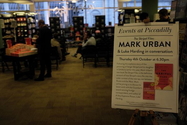 Waterstones Piccadilly Waterstones Piccadilly - Sputnik International