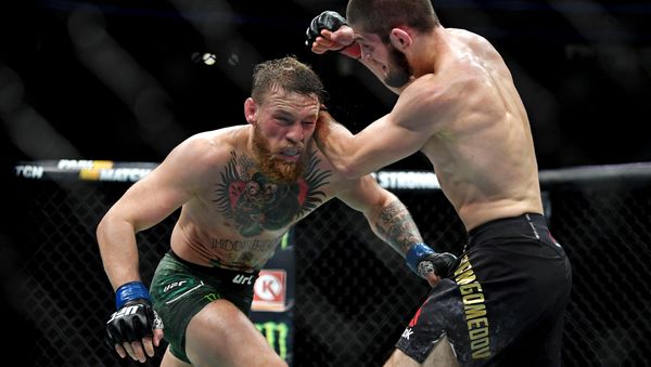 Khabib Nurmagomedov (red gloves) fights Conor McGregor (blue gloves) during UFC 229 at T-Mobile Arena in Las Vegas, Oct. 6, 2018 - Sputnik International