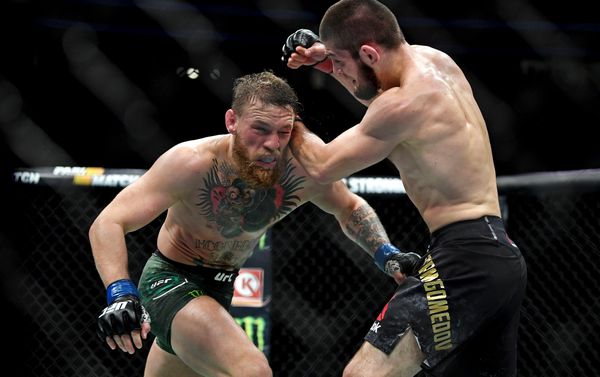 Khabib Nurmagomedov (red gloves) fights Conor McGregor (blue gloves) during UFC 229 at T-Mobile Arena in Las Vegas, Oct. 6, 2018 Khabib Nurmagomedov (red gloves) fights Conor McGregor (blue gloves) during UFC 229 at T-Mobile Arena in Las Vegas, Oct. 6, 2018 - Sputnik International