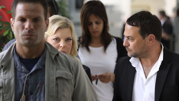 Sara Netanyahu, wife of Israeli Prime Minister Benjamin Netanyahu, second left, arrives to a court hearing in a fraud trial against her, at the Magistrate court in Jerusalem, Sunday, Oct. 7, 2018 - Sputnik International
