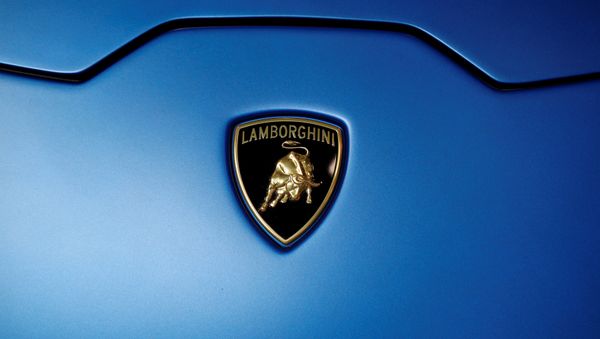 The Lamborghini logo is seen on the second press day of the Paris auto show, in Paris, France, October 3, 2018 - Sputnik International