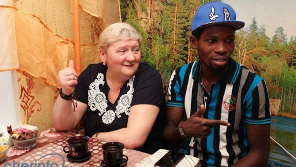 Prince Ajayi and his wife Natalia Vedenina. - Sputnik International