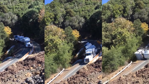 ‘You Ain’t Gonna Make It!’: US Trucker Ignores Sign, Tumbles Down Mountain - Sputnik International