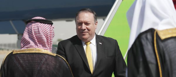 US Secretary of State Mike Pompeo (C) greets Saudi Foreign Minister Adel al-Jubeir (L) after arriving in Riyadh, on October 16, 2018 US Secretary of State Mike Pompeo (C) greets Saudi Foreign Minister Adel al-Jubeir (L) after arriving in Riyadh, on October 16, 2018 - Sputnik International