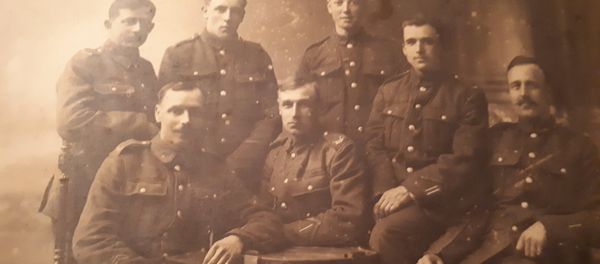 Private Sydney Feist (back row, far left) and his comrades in arms in the 9th Battalion, East Surrey Regiment in 1918 Private Sydney Feist (back row, far left) and his comrades in arms in the 9th Battalion, East Surrey Regiment in 1918 - Sputnik International