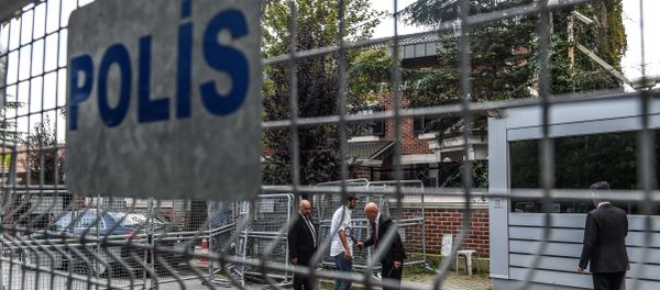 Security members of the Saudi Arabia consulate checks a man on October 16, 2018 after Turkish forensic police and an investigation delagation left the Saudi Arabia consulate in Istanbul. - Sputnik International
