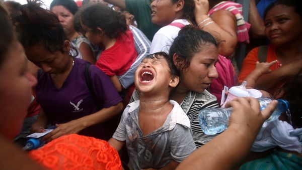 A Central American migrant child, part of a caravan trying to reach the US, cries while waiting to apply for asylum in Mexico at a checkpoint in Ciudad Hidalgo, Mexico, October 20, 2018 - Sputnik International