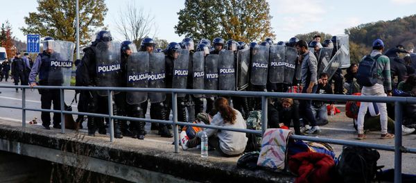 Croatian riot police stand guard in front of migrants at Maljevac border crossing between Bosnia and Croatia near Velika Kladusa, Bosnia, October 24, 2018 Croatian riot police stand guard in front of migrants at Maljevac border crossing between Bosnia and Croatia near Velika Kladusa, Bosnia, October 24, 2018 - Sputnik International