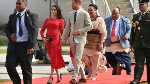Britain's Prince Harry and his wife Meghan, Duchess of Sussex arrive at Fua'amotu airport in Tonga on October 25, 2018. Prince Harry and his pregnant wife Meghan left Fiji after a three-day official visit and arrived in Tonga as part of their tour of Australia and the South Pacific. Britain's Prince Harry and his wife Meghan, Duchess of Sussex arrive at Fua'amotu airport in Tonga on October 25, 2018. Prince Harry and his pregnant wife Meghan left Fiji after a three-day official visit and arrived in Tonga as part of their tour of Australia and the South Pacific. - Sputnik International
