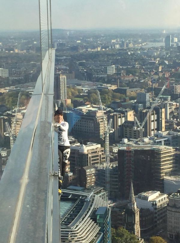 Alain Robert, known as 'Spiderman', climbs the Heron Tower in London Alain Robert, known as 'Spiderman', climbs the Heron Tower in London - Sputnik International