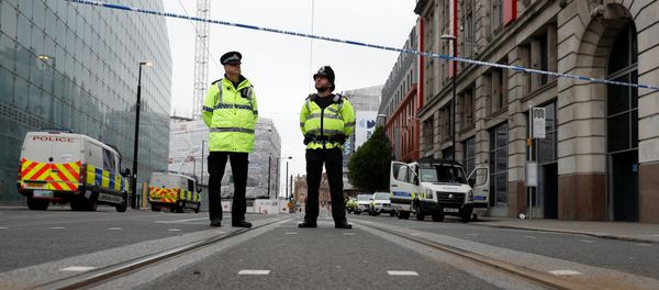 Police stand in the vicinity of Manchester arena Police stand in the vicinity of Manchester arena - Sputnik International