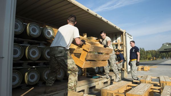Ramstein Air Base, Germany recieving US ammo shipment - Sputnik International