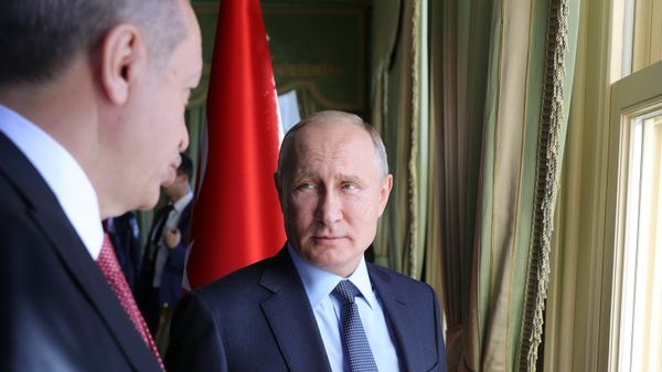 Russian President Vladimir Putin and Turkish President Recep Tayyip Erdogan (left) during a meeting on Syria, October 27, 2018. - Sputnik International