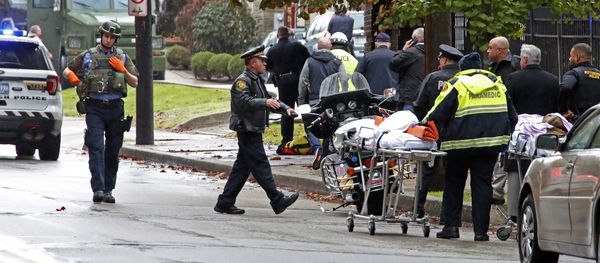 First responders surround the Tree of Life Synagogue - Sputnik International