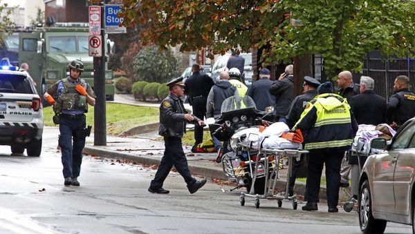 First responders surround the Tree of Life Synagogue - Sputnik International
