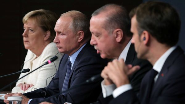 German Chancellor Angela Merkel, Russian President Vladimir Putin, Turkish President Tayyip Erdogan and French President Emmanuel Macron attend a news conference at the Syria summit in Istanbul, Turkey, October 27 2018. - Sputnik International