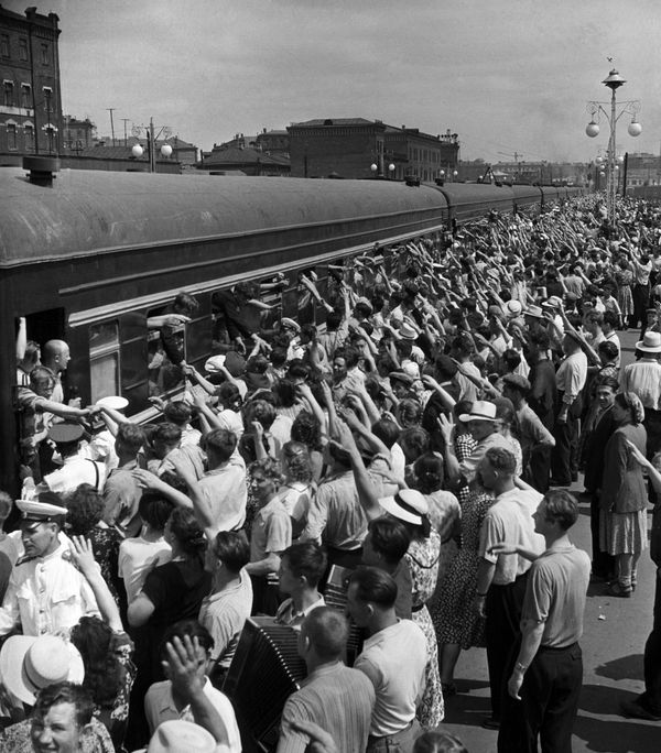 Back to USSR: Sneak Peek of Soviet Youth's Daily Life Back to USSR: Sneak Peek of Soviet Youth's Daily Life - Sputnik International