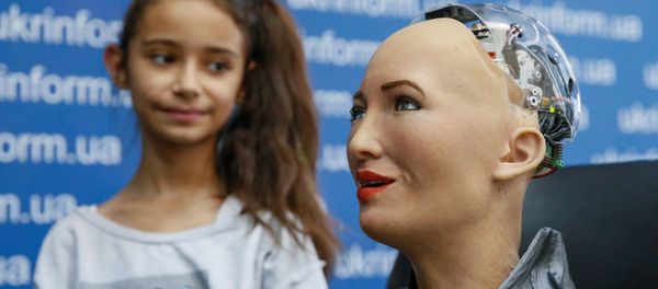 Hanson Robotics’ latest and most advanced robot Sophia attends a news conference after a meeting with young inventors and officials in Kiev, Ukraine October 11, 2018 - Sputnik International
