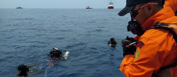 Rescue workers are seen at the site where it is believed the Lion Air flight JT610 crashed, that took off from Jakarta and crashed into the sea, Indonesia October 29, 2018 in this image obtained from social media Rescue workers are seen at the site where it is believed the Lion Air flight JT610 crashed, that took off from Jakarta and crashed into the sea, Indonesia October 29, 2018 in this image obtained from social media - Sputnik International