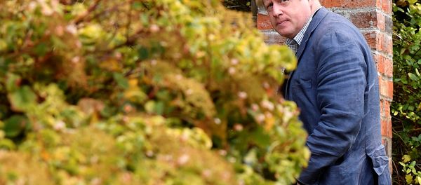 Conservative MP Boris Johnson walks through his garden at his home near Oxford, Britain, October 3, 2018. Conservative MP Boris Johnson walks through his garden at his home near Oxford, Britain, October 3, 2018. - Sputnik International