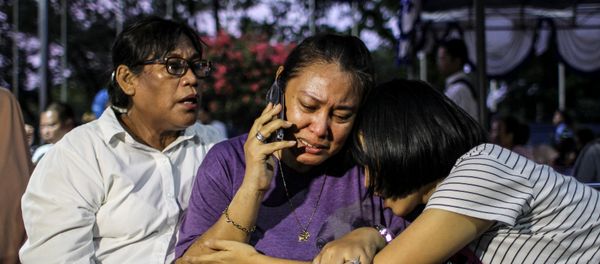 Relatives of passengers on Lion Air flight JT610, that crashed into the sea, cry as they wait at Halim Perdanakusuma Airport in Jakarta. Relatives of passengers on Lion Air flight JT610, that crashed into the sea, cry as they wait at Halim Perdanakusuma Airport in Jakarta. - Sputnik International