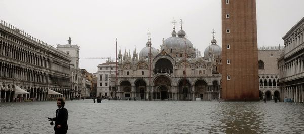 A man walks in the flooded St. Mark's Square during a high-water (Acqua Alta) alert in Venice on October 29, 2018 The flooding, caused by a convergence of high tides and a strong Sirocco wind, reached around 150 centimetres on October 29. A man walks in the flooded St. Mark's Square during a high-water (Acqua Alta) alert in Venice on October 29, 2018 The flooding, caused by a convergence of high tides and a strong Sirocco wind, reached around 150 centimetres on October 29. - Sputnik International