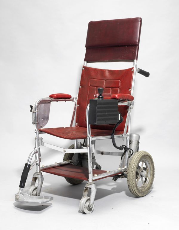A motorised wheelchair Stephen Hawking. c.1988 Estimate: GBP 10,000 - GBP 15,000 The earliest surviving example of a wheelchair used by Stephen Hawking A motorised wheelchair Stephen Hawking. c.1988 Estimate: GBP 10,000 - GBP 15,000 The earliest surviving example of a wheelchair used by Stephen Hawking - Sputnik International