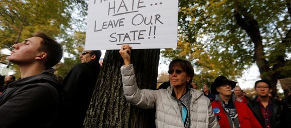 A participant in the march in memory of the victims of the Tree of Life Synagogue shooting, holds a sign opposing U.S. President Donald Trump, in Pittsburgh, Pennsylvania, U.S., October 30, 2018. - Sputnik International