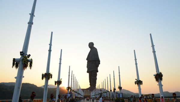 Soldiers stand guard at the statue of Sardar Vallabhbhai Patel, which was unveiled in Gujarat on October 31, 2018 Soldiers stand guard at the statue of Sardar Vallabhbhai Patel, which was unveiled in Gujarat on October 31, 2018 - Sputnik International